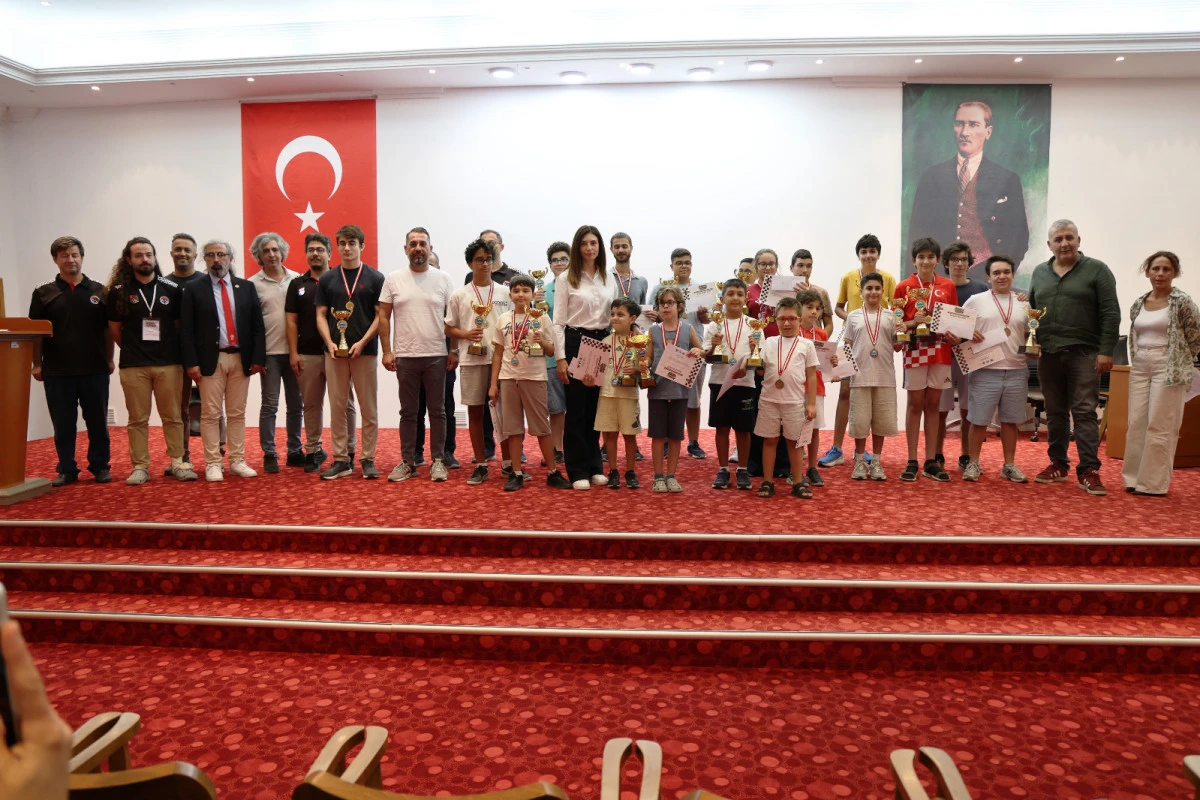 15. Ulusal S&ouml;ke Belediyesi Remzi Zeytinoğlu Satran&ccedil; Turnuvası Sona Erdi