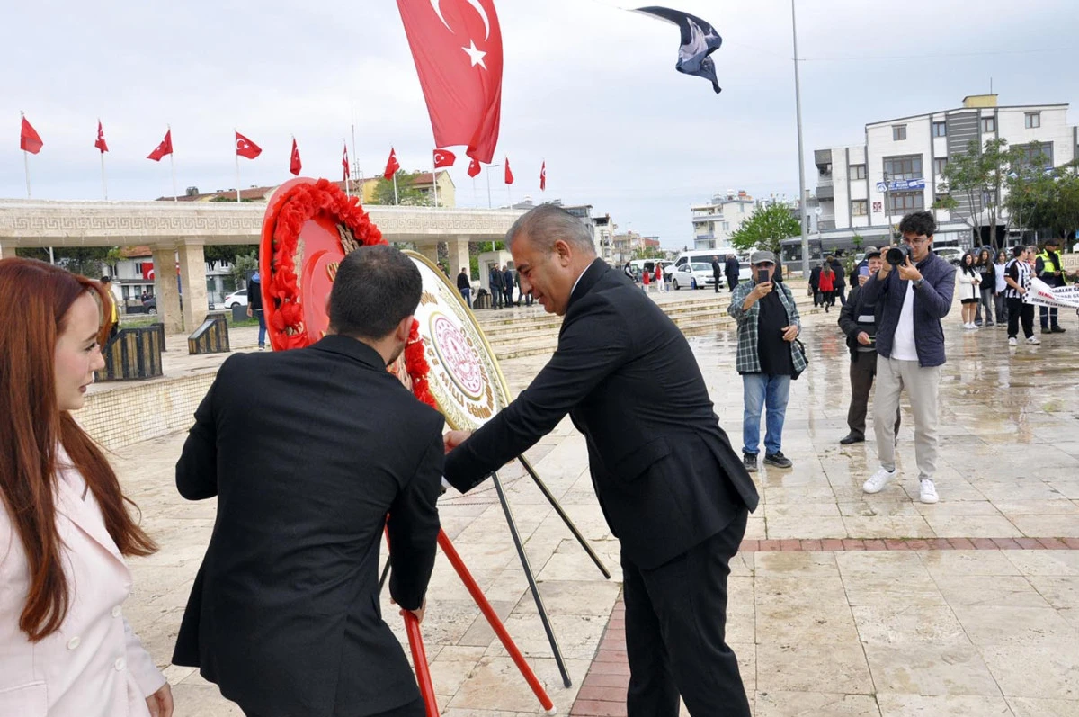 23 NİSAN KUTLAMALARI DİMDE ALTERNATİF &Ccedil;ELENK SUNUMU YAPILDI