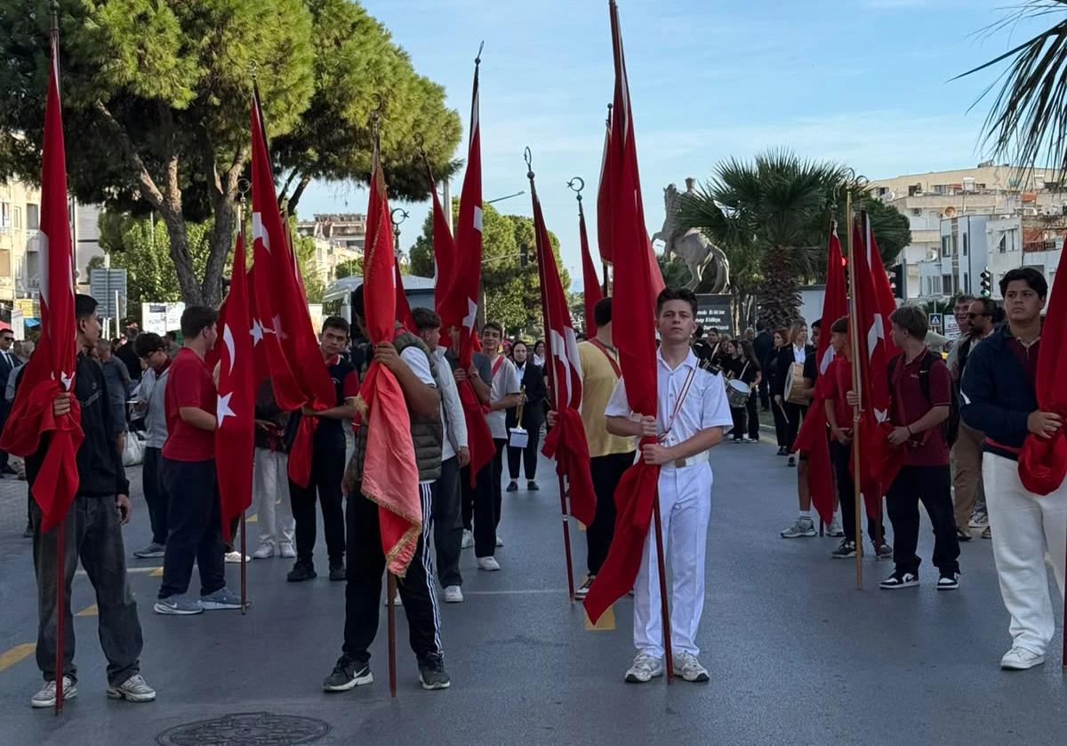 8.Didim Zeytin Festivali Kortej Y&uuml;r&uuml;y&uuml;ş&uuml;yle Kapılarını A&ccedil;tı