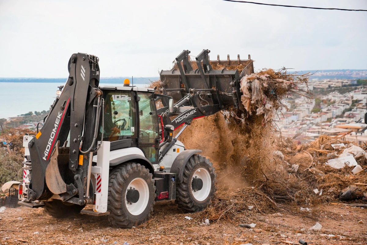 AKBÜK’TE TEMİZLİK ÇALIŞMALARI HIZ KESMEDEN DEVAM EDİYOR