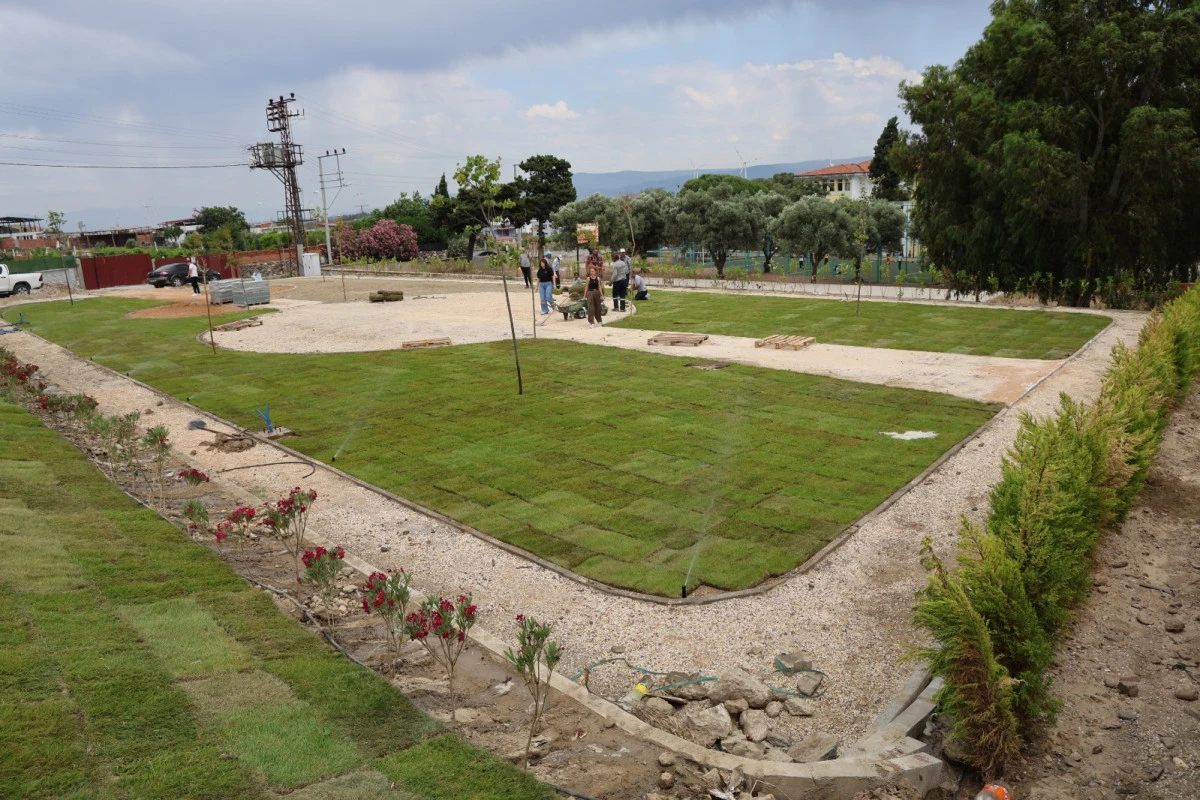 AK&Ccedil;AKONAK MAHALLESİ B&Uuml;Y&Uuml;K PARKINA KAVUŞUYOR