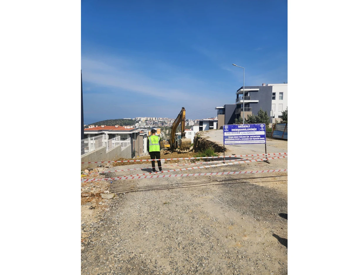 AYDIN B&Uuml;Y&Uuml;KŞEHİR BELEDİYESİ KUŞADASI&rsquo;NDA YOĞUN BİR ŞEKİLDE  YOL YAPIM &Ccedil;ALIŞMALARINA DEVAM EDİYOR