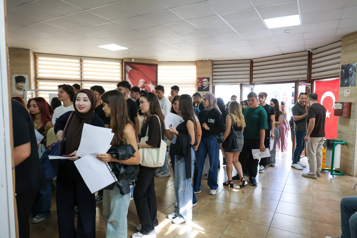 AYDIN B&Uuml;Y&Uuml;KŞEHİR BELEDİYESİ&rsquo;NİN &Uuml;NİVERSİTE &Ouml;ĞRENCİLERİNE AYKART HİZMETİ S&Uuml;R&Uuml;YOR