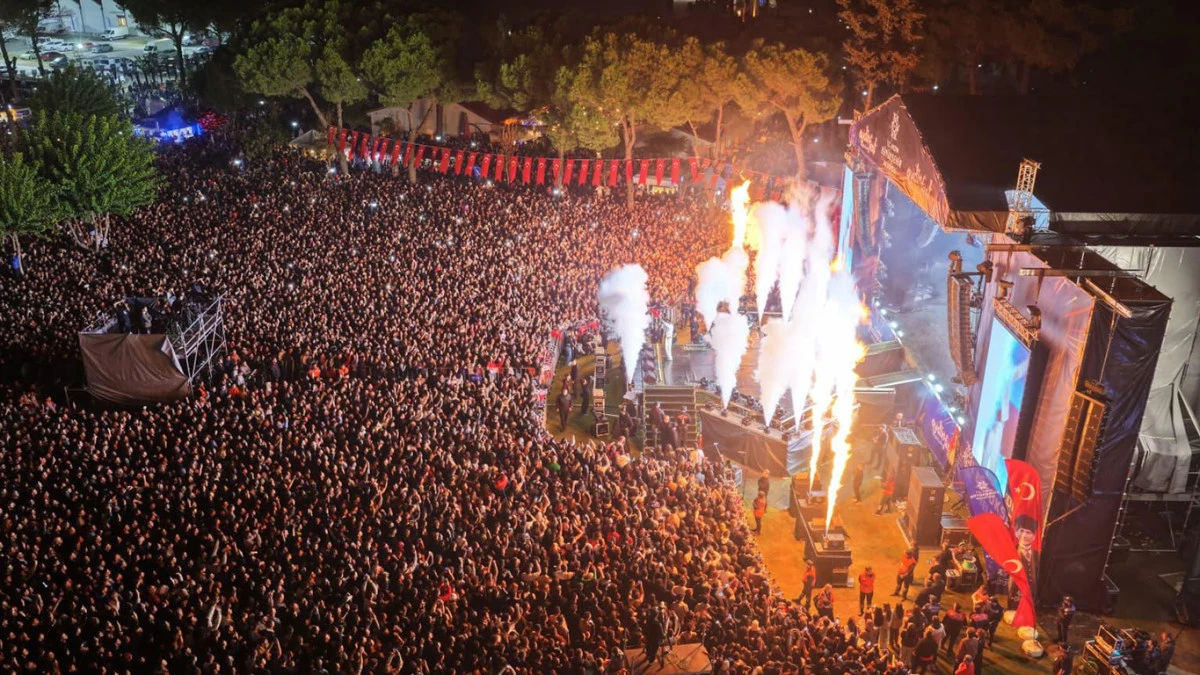 AYDINFEST GEN&Ccedil;LİK FESTİVALİ&rsquo;NİN İLK G&Uuml;N&Uuml;NDE 70 BİN AYDINLI DOYASIYA EĞLENDİ