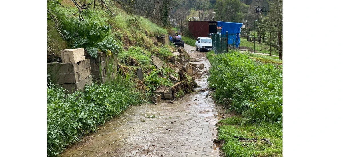 BAŞKAN ANIL YETİŞKİN&rsquo;DEN KESİNTİSİZ ULAŞIM SEFERBERLİĞİ: YAĞIŞLARLA KAPANAN YOLLAR A&Ccedil;ILDI