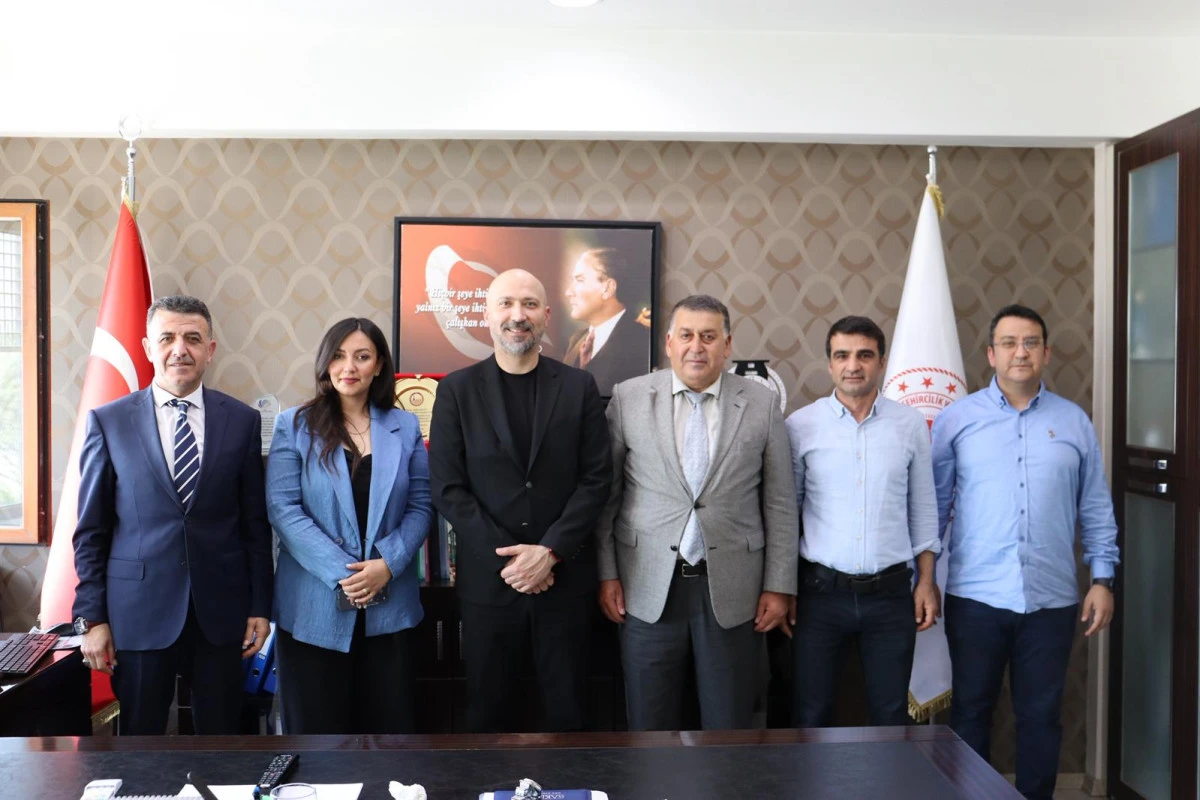 Başkan Arıkan, &Ccedil;evre ve Şehircilik il M&uuml;d&uuml;r&uuml; Ergin ile bir araya geldi