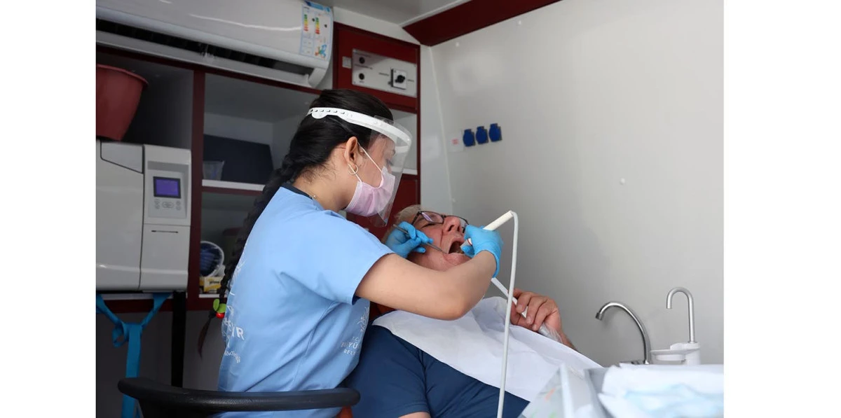 BAŞKAN &Ccedil;ER&Ccedil;İOĞLU AĞIZ VE DİŞ SAĞLIĞI HİZMETLERİNİ UMURLU MAHALLESİ&rsquo;NDE  VATANDAŞLARLA BULUŞTURDU