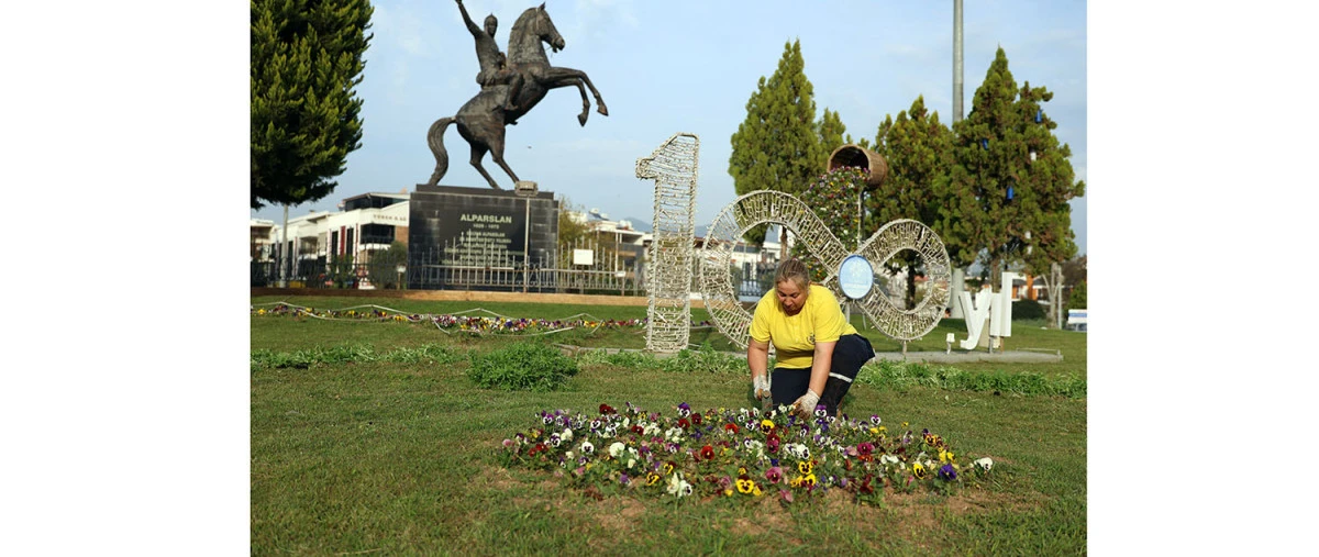BAŞKAN ÇERÇİOĞLU, AYDIN’I RENGARENK ÇİÇEKLER İLE SÜSLÜYOR