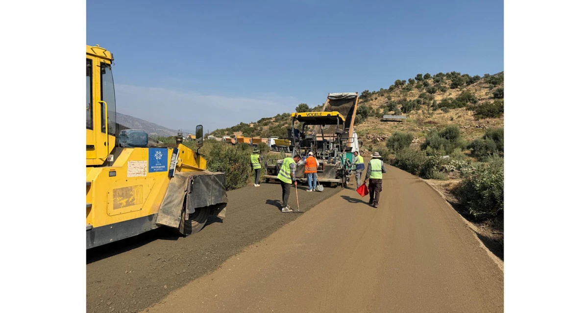 BAŞKAN &Ccedil;ER&Ccedil;İOĞLU AYDIN&rsquo;IN D&Ouml;RT BİR YANINDA YOL YAPIM VE YENİLEME &Ccedil;ALIŞMALARINI S&Uuml;RD&Uuml;R&Uuml;YOR