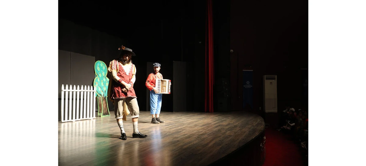 BAŞKAN &Ccedil;ER&Ccedil;İOĞLU HER YAŞTAN VATANDAŞI D&Uuml;NYA TİYATRO HAFTASI  ETKİNLİKLERİ İLE BULUŞTURDU