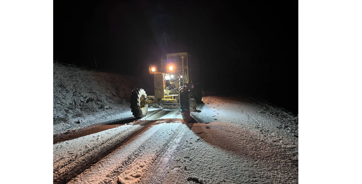 BAŞKAN &Ccedil;ER&Ccedil;İOĞLU: KARLA M&Uuml;CADELE &Ccedil;ALIŞMALARIMIZ MESAİ MEFHUMU G&Ouml;ZETMEKSİZİN DEVAM EDİYOR