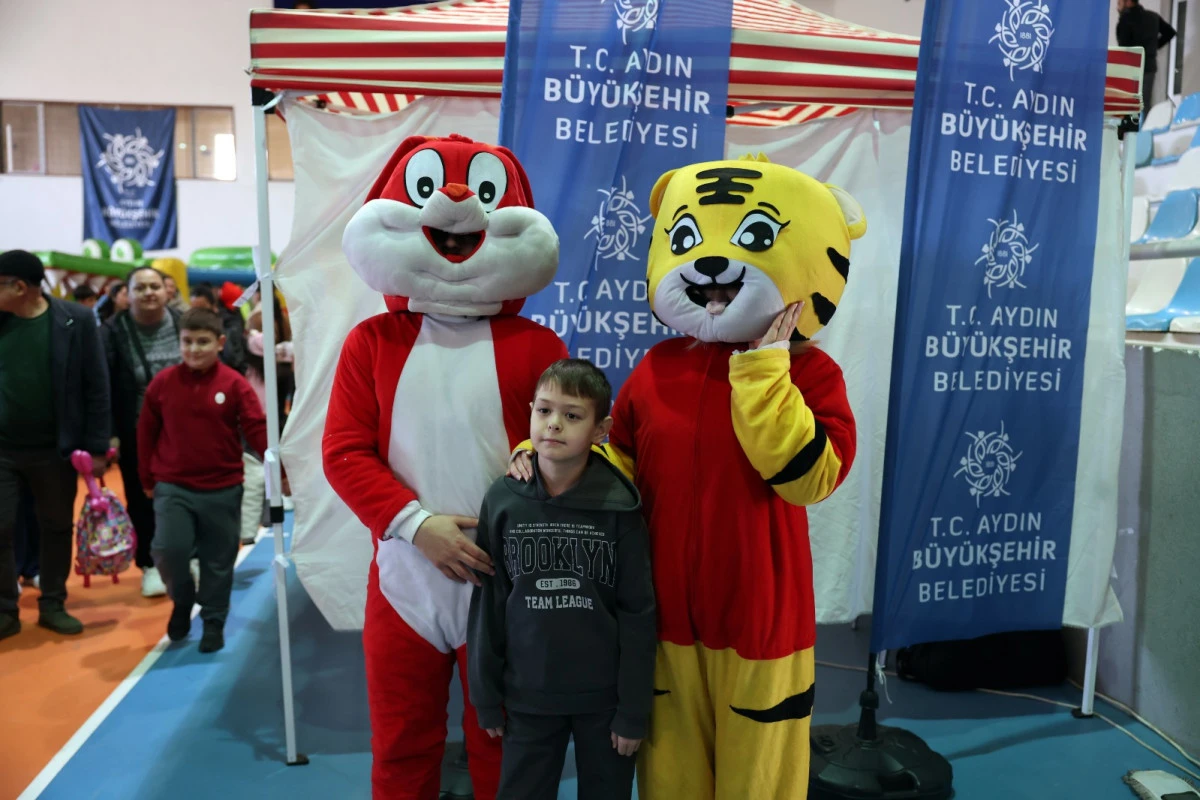 BAŞKAN &Ccedil;ER&Ccedil;İOĞLU NAZİLLİ&rsquo;DE &Ccedil;OCUKLARI YARIYIL KARNE ŞENLİĞİ İLE BULUŞTURDU