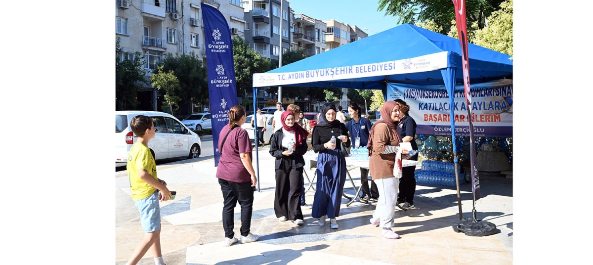 BAŞKAN ÇERÇİOĞLU ÜNİVERSİTE ADAYLARININ YANINDA