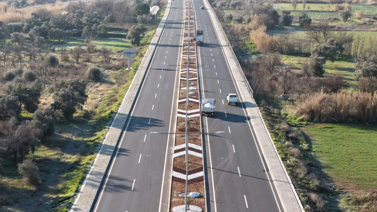 BAŞKAN &Ccedil;ER&Ccedil;İOĞLU&rsquo;NDAN ACARLAR&ndash;ŞEHİR HASTANESİ YOLUNDA PEYZAJ D&Uuml;ZENLEMESİ