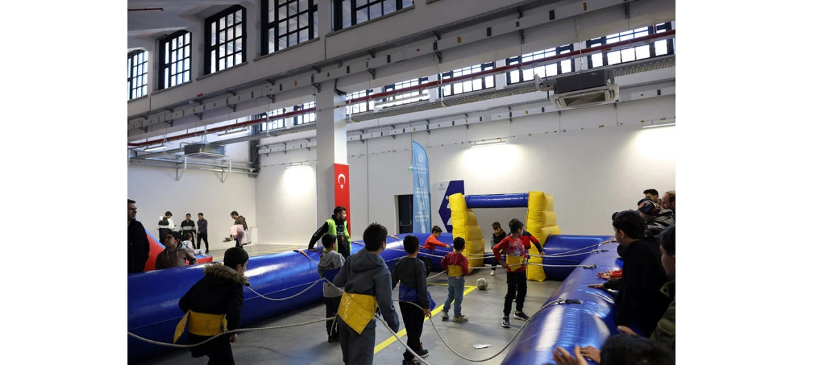 BAŞKAN &Ccedil;ER&Ccedil;İOĞLU&rsquo;NDAN &Ccedil;OCUKLARA KARNE HEDİYESİ