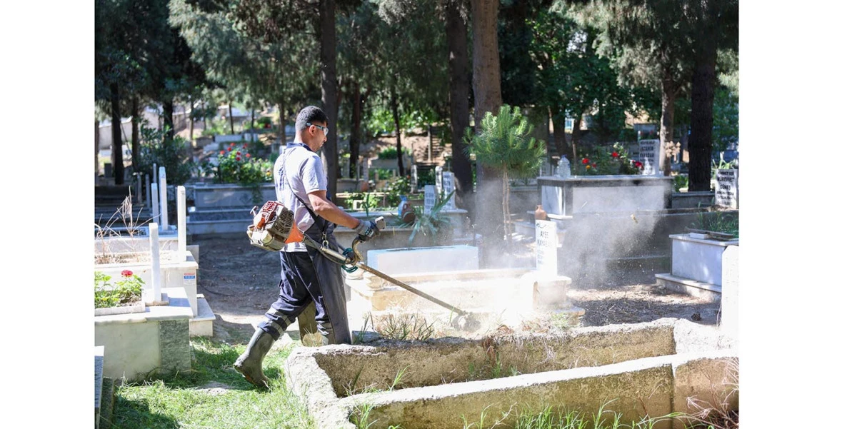 BAŞKAN &Ccedil;ER&Ccedil;İOĞLU&rsquo;NDAN MEZARLIKLARDA KURBAN BAYRAMI &Ouml;NCESİ TEMİZLİK &Ccedil;ALIŞMASI