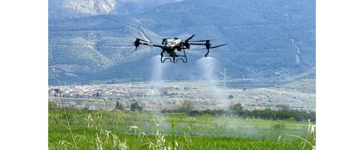 BAŞKAN &Ccedil;ER&Ccedil;İOĞLU&rsquo;NUN TARIMA VE &Uuml;RETİCİLERE DESTEKLERİ S&Uuml;R&Uuml;YOR:  TARLALAR DRONE İLE &Uuml;CRETSİZ G&Uuml;BRELENİYOR