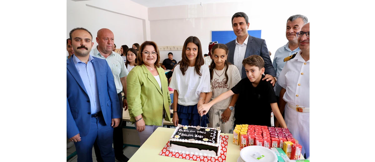 BAŞKAN GENÇAY, ÖĞRENCİLERİN KARNE SEVİNCİNE ORTAK OLDU