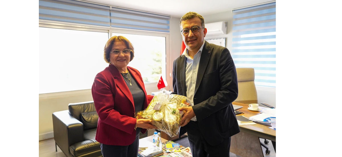 BAŞKAN HATİCE GEN&Ccedil;AY, DENİZ ULAŞIMINDA YENİ D&Ouml;NEM İ&Ccedil;İN  İZDENİZ İLE BİR ARAYA GELDİ