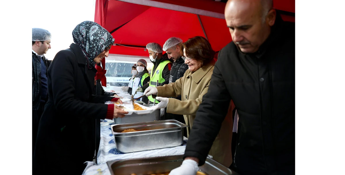 BAŞKAN HATİCE GEN&Ccedil;AY: &ldquo;SOFRALARIMIZ PAYLAŞTIK&Ccedil;A G&Uuml;ZELLEŞİYOR&rdquo;