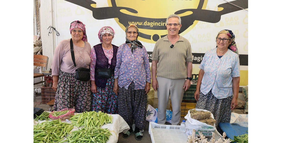 BAŞKAN TETİK M&Uuml;JDEYİ SAHADA VERDİ K&Ouml;YL&Uuml; PAZARI İ&Ccedil;İN &Ccedil;ALIŞMALAR BAŞLADI