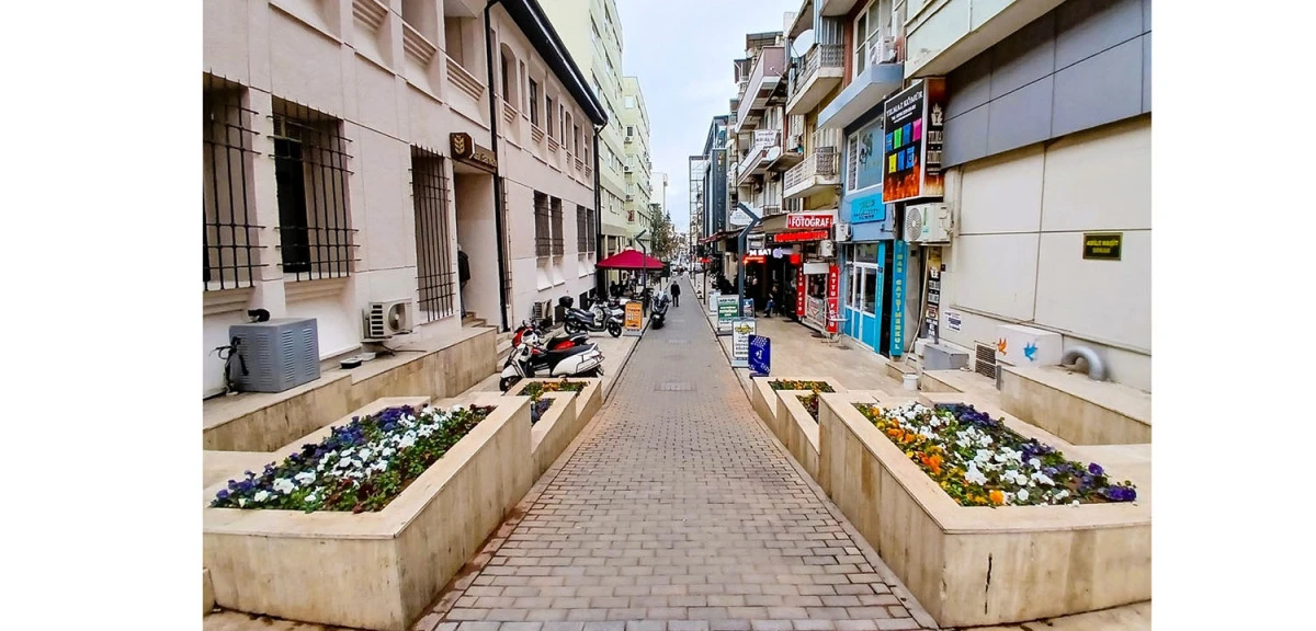 BAŞKAN YETİŞKİN&rsquo;DEN EFELER&rsquo;E RENK KATAN &Ccedil;ALIŞMA