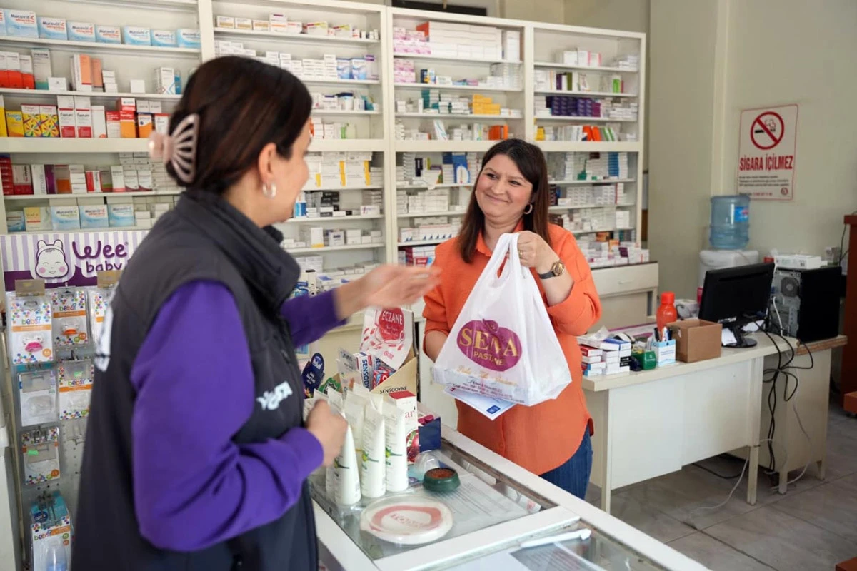 BAŞKAN ZENCİRCİ&rsquo;DEN ECZANE TEKNİSYENLERİNE ANLAMLI  JEST