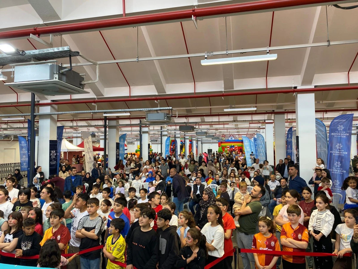 &Ccedil;ER&Ccedil;İOĞLU &Ccedil;OCUKLARI 23 NİSAN COŞKUSUYLA BULUŞTURDU