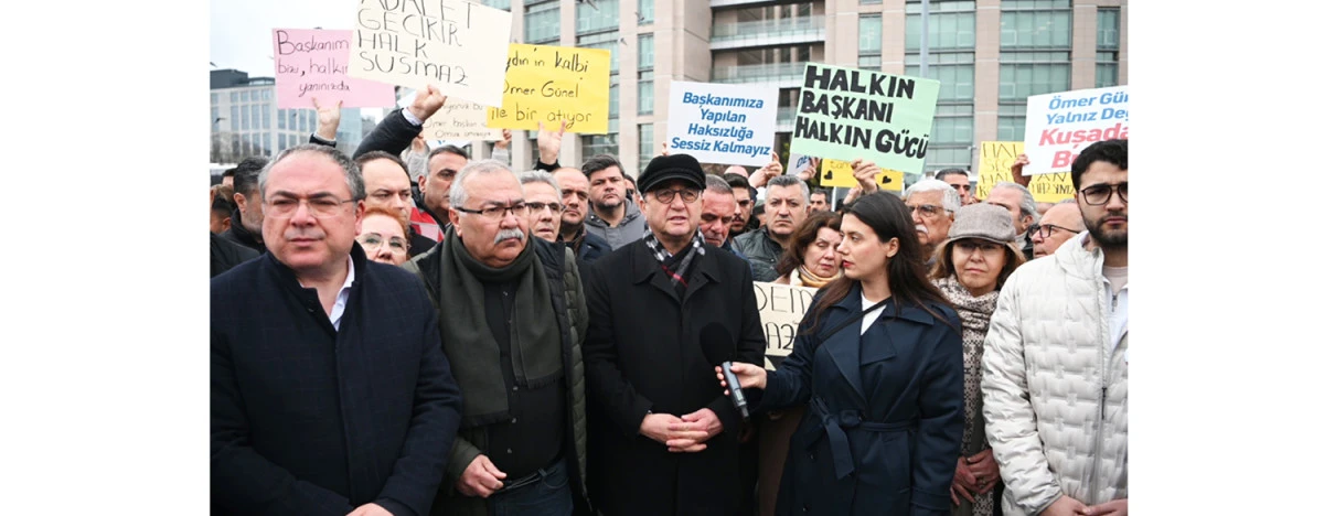 CHP&rsquo;Lİ TEZCAN&rsquo;DAN &Ccedil;AĞLAYAN ADLİYESİ &Ouml;N&Uuml;NDE SERT TEPKİ: "ADALET DEĞİL, KUMPAS SİYASETİ"