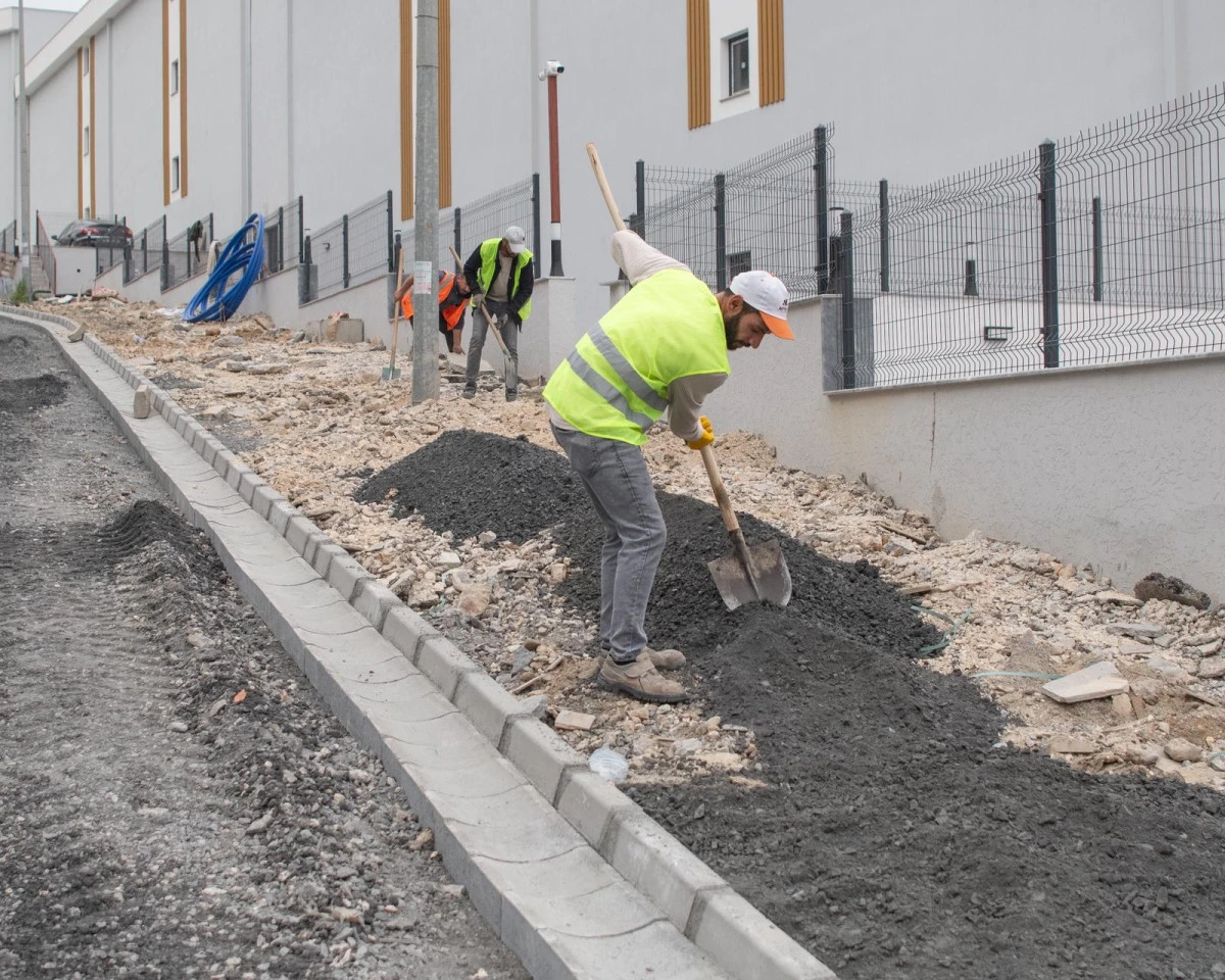 DEĞİRMENDERE&rsquo;DE YOL &Ccedil;ALIŞMALARI YERİNDE İNCELENDİ