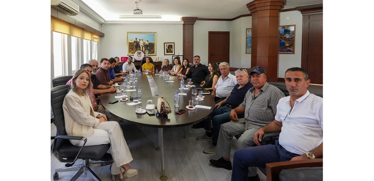 DİDİM BELEDİYE BAŞKANI HATİCE GEN&Ccedil;AY VE 20 MECLİS &Uuml;YESİ CUMHURİYET HALK PARTİSİNDEN İSTİFA ETTİLER