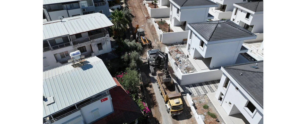 DİDİM BELEDİYESİ AKB&Uuml;K'TE YOL YAPIM &Ccedil;ALIŞMALARINI GENİŞLETİYOR