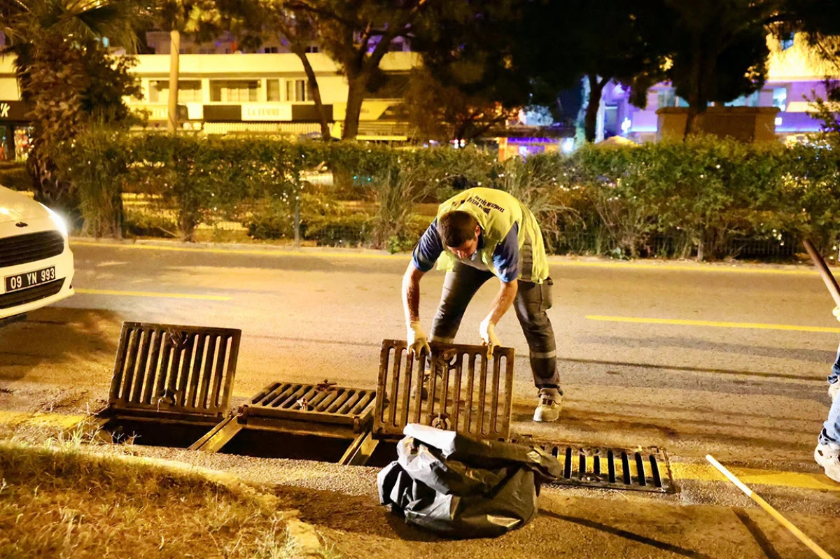 DİDİM BELEDİYESİNDEN YOĞUN YAĞIŞ &Ouml;NCESİ IZGARA VE R&Ouml;GAR TEMİZLİĞİ
