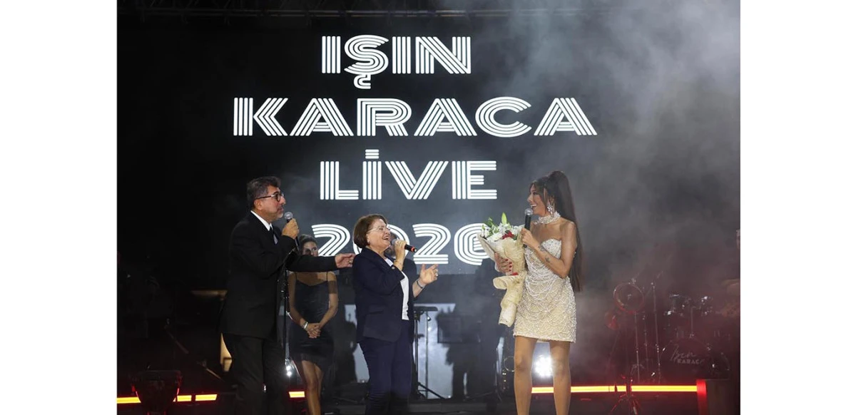 DİDİM BELEDİYESİ&rsquo;NDEN ZAFER&rsquo;E YAKIŞAN GECE ZAFER BAYRAMI, FENER ALAYI VE IŞIN KARACA KONSERİYLE DİDİM&rsquo;DE KUTLANDI
