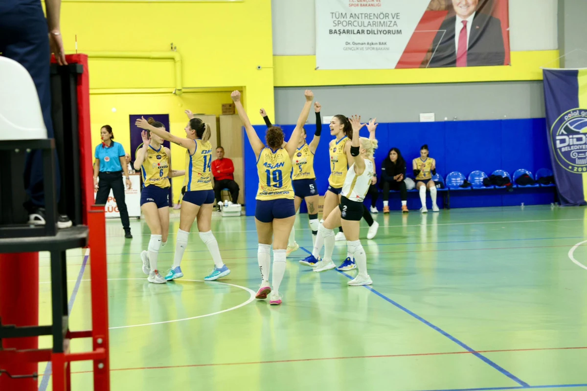 DİDİM SAHASINDA VOLEYBOL Ş&Ouml;LENİ: 3&ndash;0