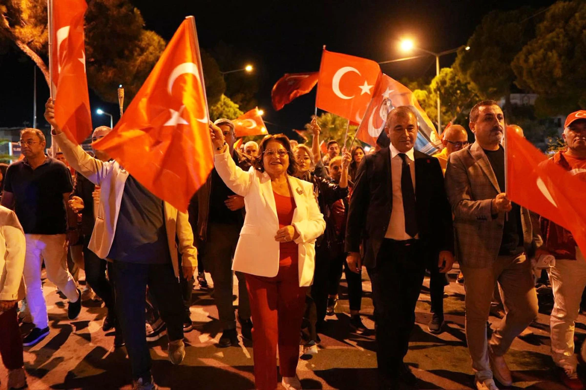 DİDİM’DE CUMHURİYET COŞKUSU: DİDİMLİLER MEYDANI DOLDURARAK  BAYRAMI KUTLADI