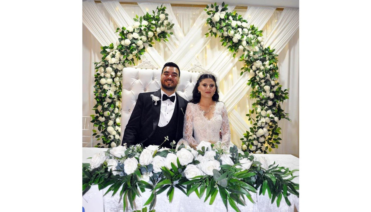 DİDİM'DE YILIN D&Uuml;Ğ&Uuml;N&Uuml;: ELİF VE ALİ TURGUT  MASAL GİBİ BİR GECEYLE D&Uuml;NYA EVİNE GİRDİ
