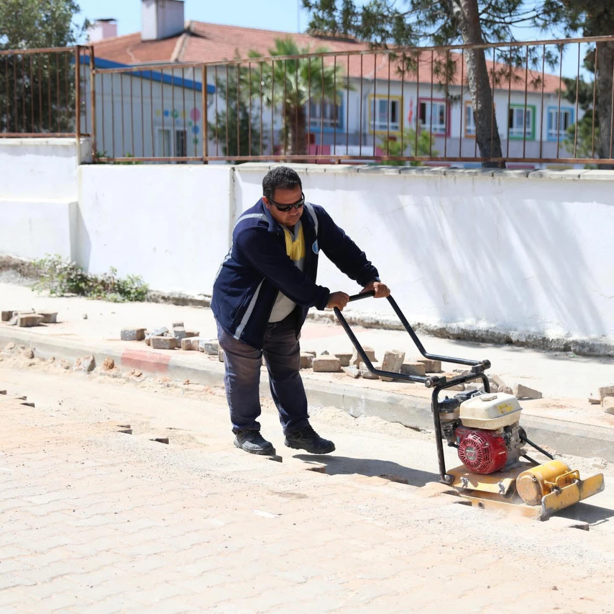 DİDİM’DE YOL YAPIM ÇALIŞMALARI TÜM HIZIYLA SÜRÜYOR