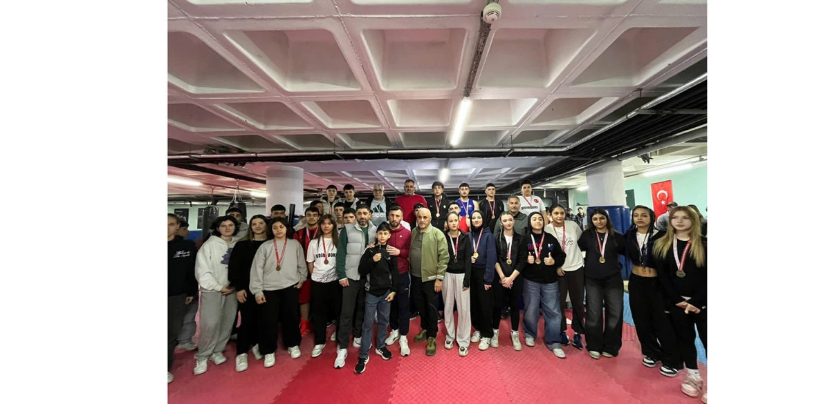 DİDİM&rsquo;İN ALTIN YUMRUKLARI AYDIN&rsquo;I SALLADI