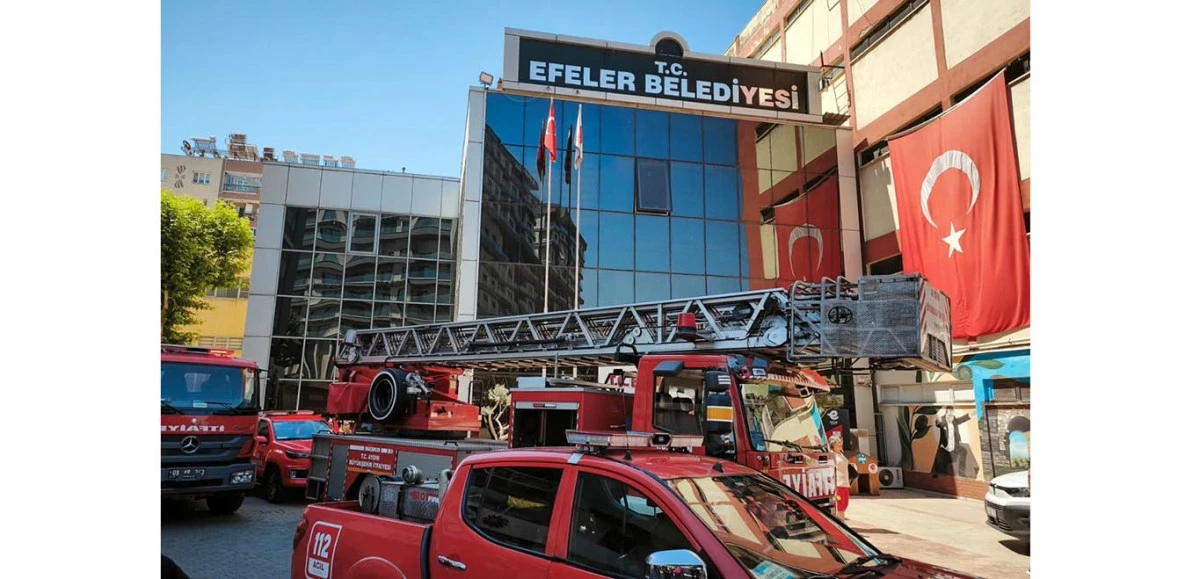 EFELER BELEDİYE BİNASINDA YANGIN: PERSONEL EĞİTİMLER SAYESİNDE HIZLA TAHLİYE EDİLDİ