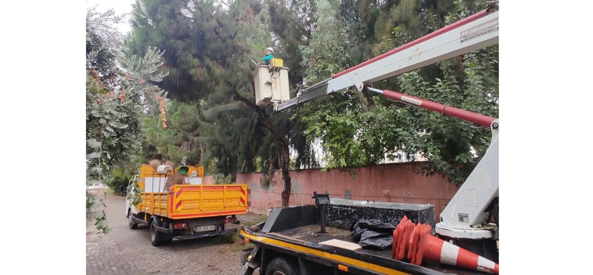 EFELER BELEDİYESİ YAĞIŞLI HAVALARDA  OLASI TEHLİKELERİN &Ouml;N&Uuml;NE GE&Ccedil;İYOR