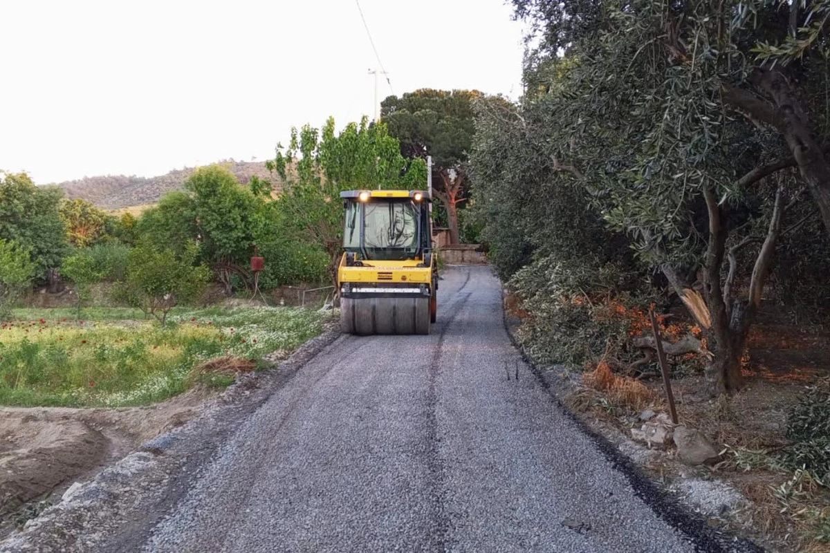 EFELER BELEDİYESİ YOL KONFORU VE G&Uuml;VENLİĞİ İ&Ccedil;İN &Ccedil;ALIŞMALARINA DEVAM EDİYOR