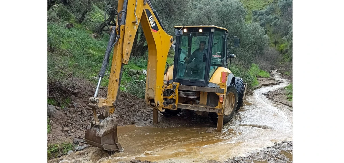 EFELER BELEDİYESİ&rsquo;NDEN YAĞIŞ SONRASI YOLLARA HIZLI M&Uuml;DAHALE