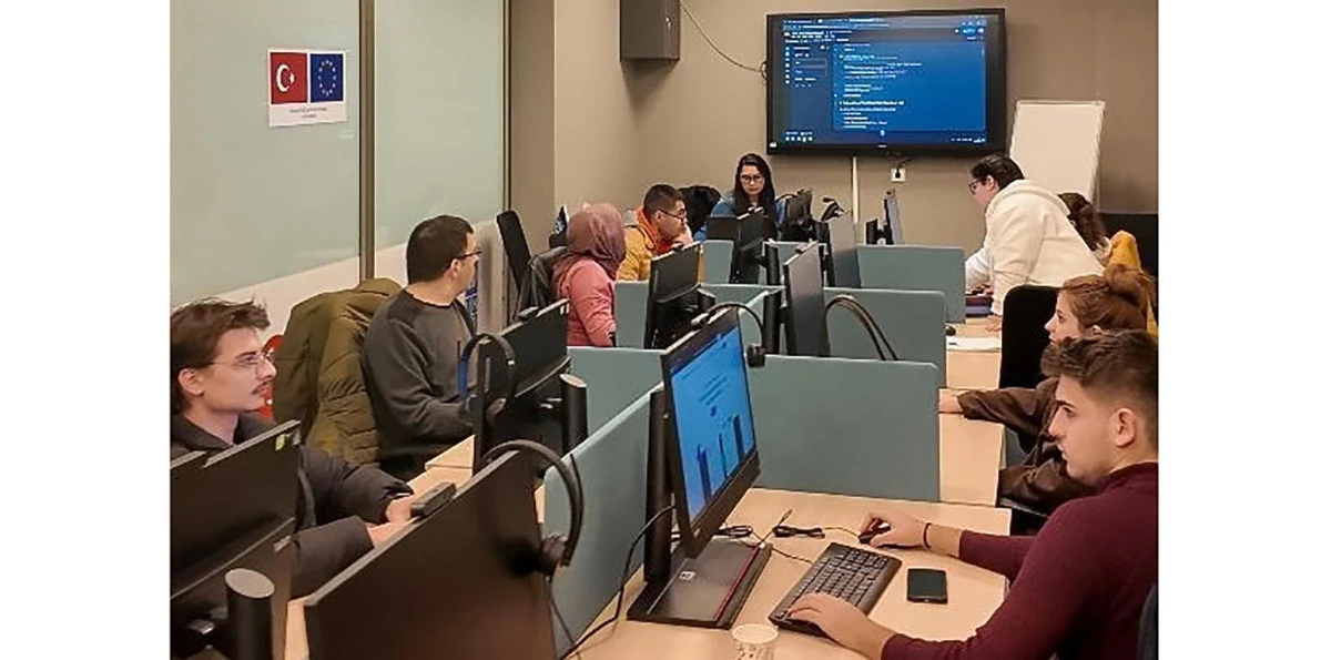 EFELER&rsquo;DE &Ccedil;OCUKLARIN, GEN&Ccedil;LERİN VE KADINLARIN YANINDA BELEDİYECİLİK