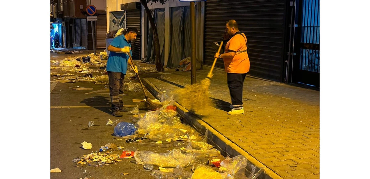 EFELER&rsquo;DE TEMİZLİK &Ccedil;ALIŞMALARI ARALIKSIZ S&Uuml;R&Uuml;YOR SEMT PAZARLARI DA PIRIL PIRIL OLUYOR