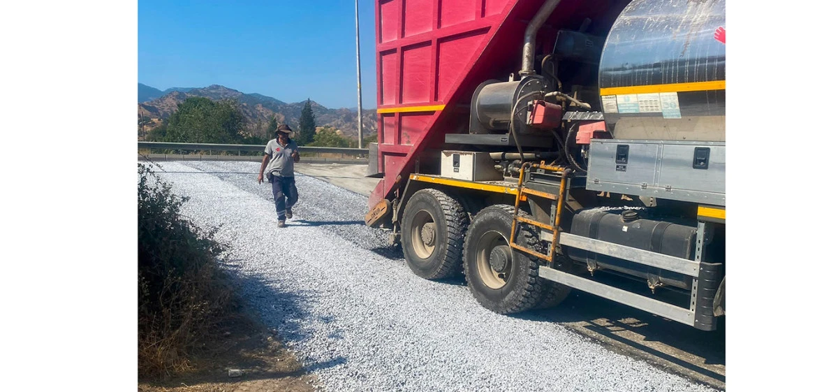 EFELER&rsquo;DE YOL YENİLEME &Ccedil;ALIŞMALARININ YENİ ADRESİ PINARDERE MAHALLESİ