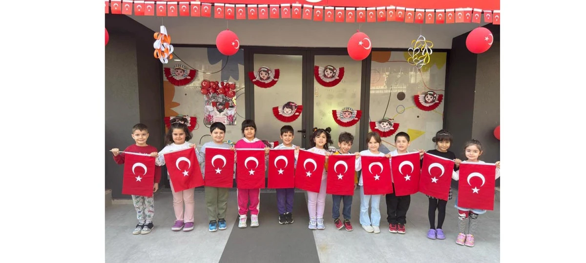 EFELER&rsquo;İN MİNİKLERİ 23 NİSAN&rsquo;I KUTLADI