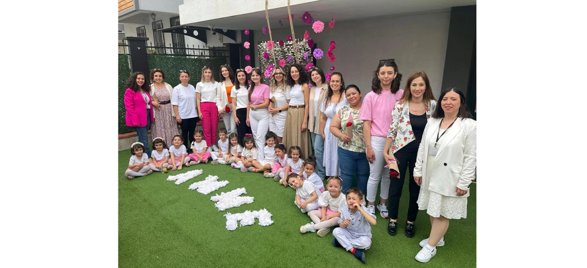 EFELER’İN MİNİKLERİ ANNELERİNİN GÜNÜNÜ KUTLADI