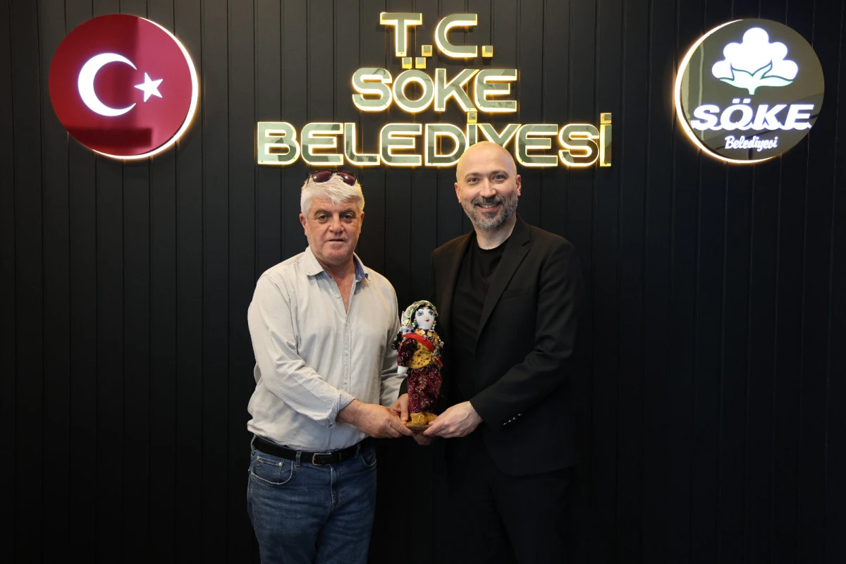 G&uuml;ll&uuml;bah&ccedil;e Mahalle Muhtarı Yusuf &Ccedil;am&rsquo;dan, Başkan Arıkan&rsquo;a festival teşekk&uuml;r&uuml;