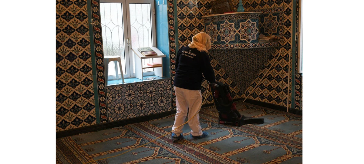 KUŞADASI BELEDİYESİ CAMİİLERİ RAMAZAN AYINA HAZIRLIYOR